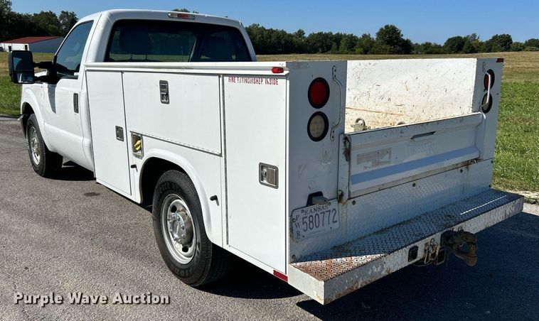 image for item NQ9792 2014 Ford F250  Super Duty XL  utility bed pickup truck