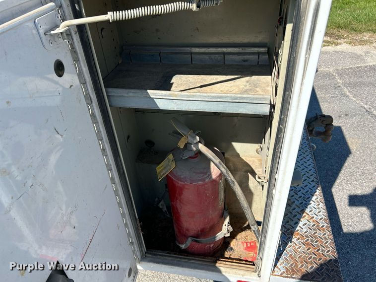 image for item NQ9792 2014 Ford F250  Super Duty XL  utility bed pickup truck