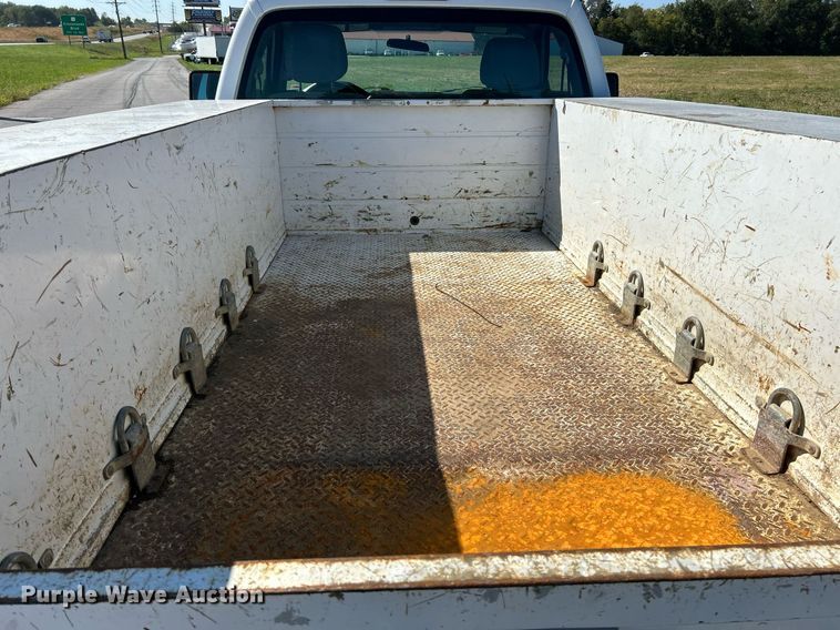 image for item NQ9792 2014 Ford F250  Super Duty XL  utility bed pickup truck