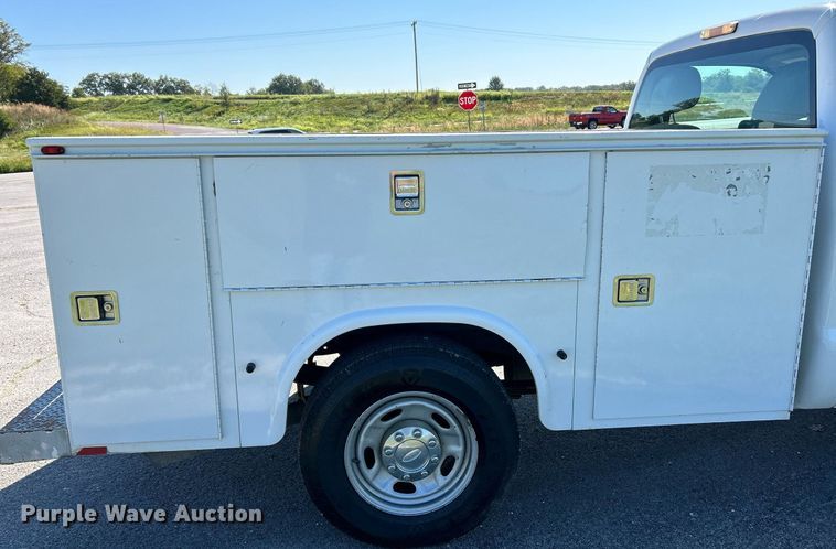 image for item NQ9792 2014 Ford F250  Super Duty XL  utility bed pickup truck