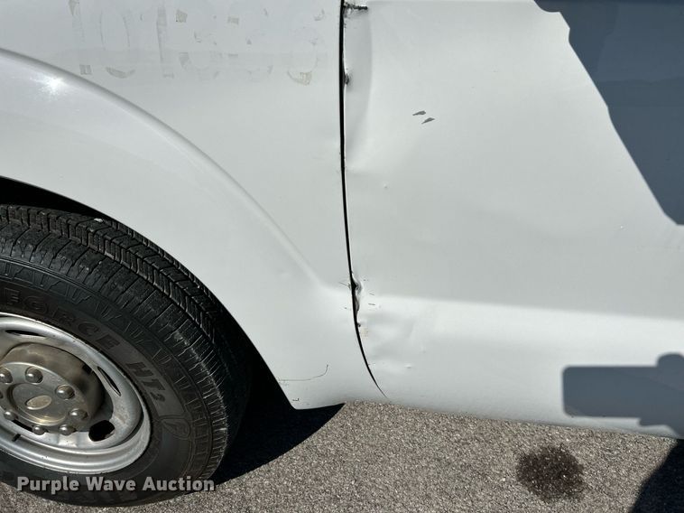 image for item NQ9792 2014 Ford F250  Super Duty XL  utility bed pickup truck