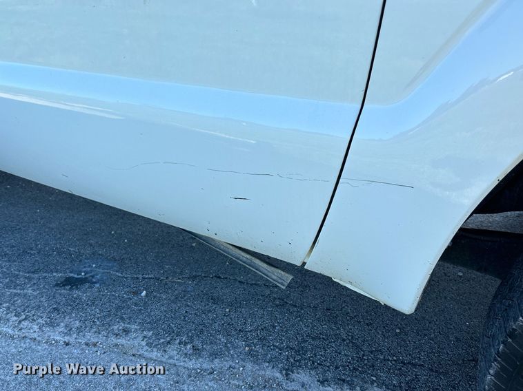 image for item NQ9792 2014 Ford F250  Super Duty XL  utility bed pickup truck