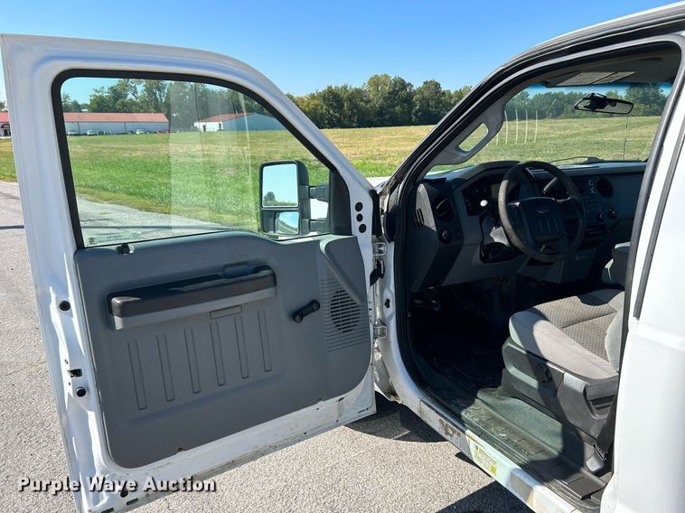 image for item NQ9792 2014 Ford F250  Super Duty XL  utility bed pickup truck