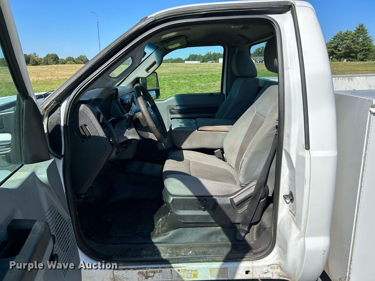 image for item NQ9792 2014 Ford F250  Super Duty XL  utility bed pickup truck