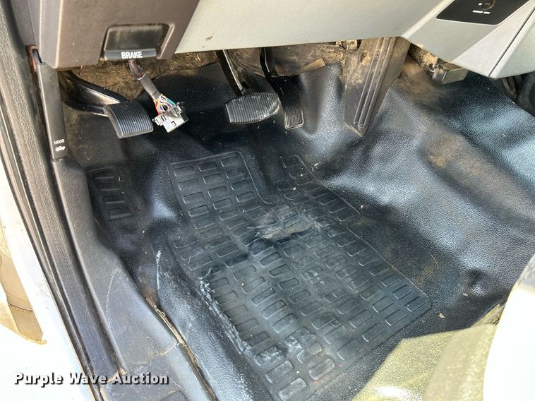 image for item NQ9792 2014 Ford F250  Super Duty XL  utility bed pickup truck