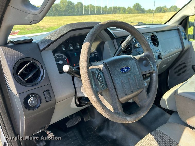 image for item NQ9792 2014 Ford F250  Super Duty XL  utility bed pickup truck