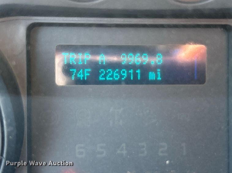 image for item NQ9792 2014 Ford F250  Super Duty XL  utility bed pickup truck