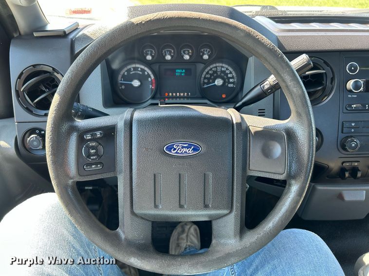 image for item NQ9792 2014 Ford F250  Super Duty XL  utility bed pickup truck