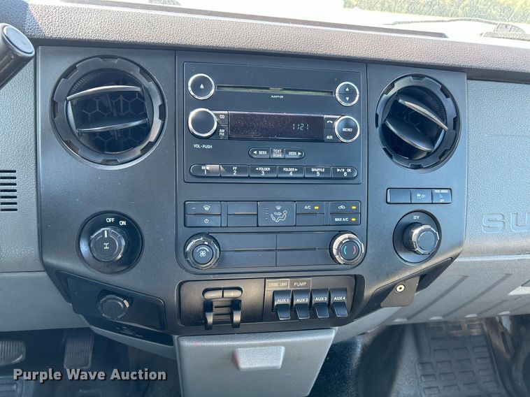 image for item NQ9792 2014 Ford F250  Super Duty XL  utility bed pickup truck