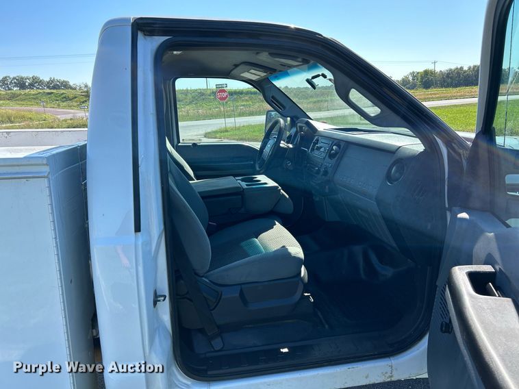 image for item NQ9792 2014 Ford F250  Super Duty XL  utility bed pickup truck