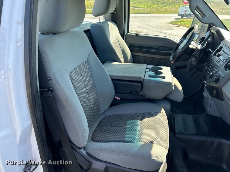 image for item NQ9792 2014 Ford F250  Super Duty XL  utility bed pickup truck