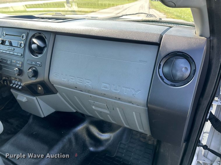 image for item NQ9792 2014 Ford F250  Super Duty XL  utility bed pickup truck