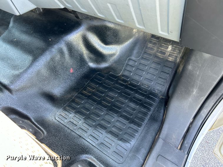 image for item NQ9792 2014 Ford F250  Super Duty XL  utility bed pickup truck