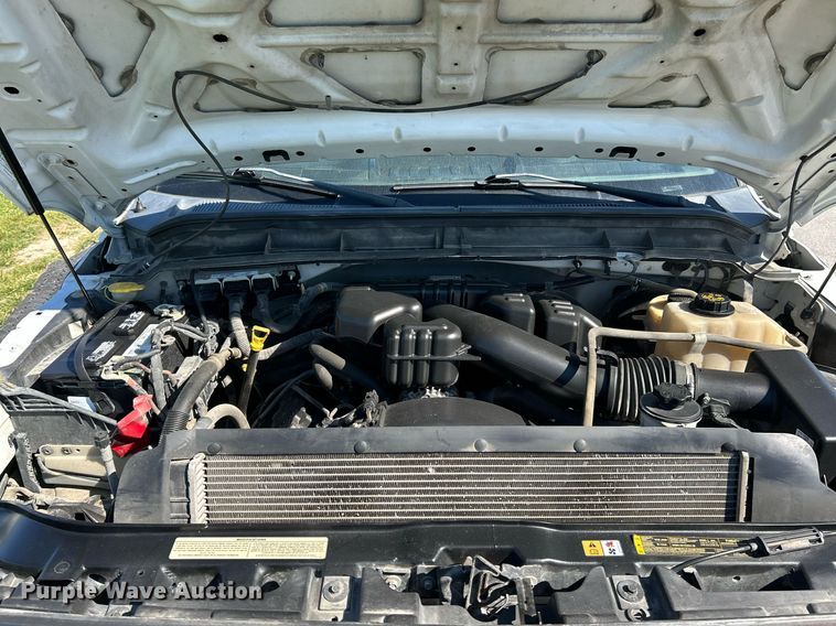 image for item NQ9792 2014 Ford F250  Super Duty XL  utility bed pickup truck