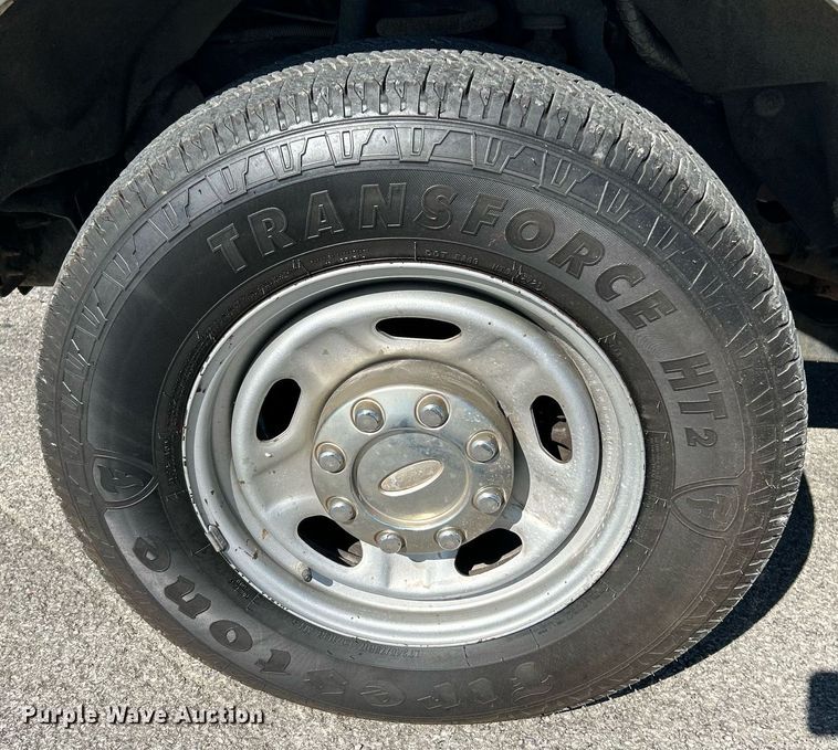 image for item NQ9792 2014 Ford F250  Super Duty XL  utility bed pickup truck