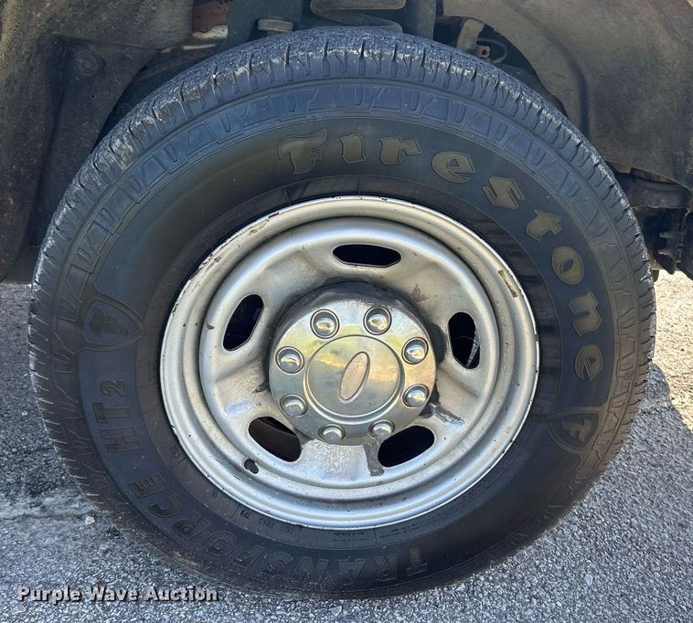 image for item NQ9792 2014 Ford F250  Super Duty XL  utility bed pickup truck