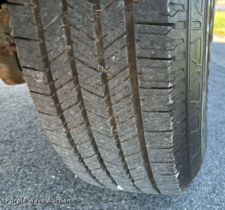 image for item NQ9792 2014 Ford F250  Super Duty XL  utility bed pickup truck