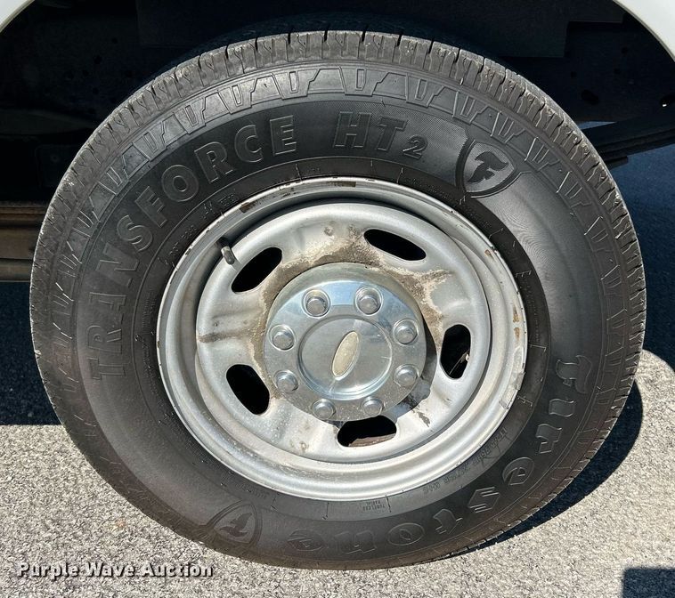 image for item NQ9792 2014 Ford F250  Super Duty XL  utility bed pickup truck