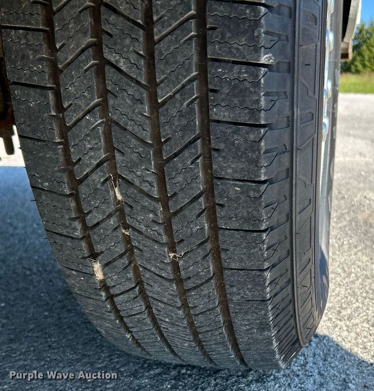 image for item NQ9792 2014 Ford F250  Super Duty XL  utility bed pickup truck