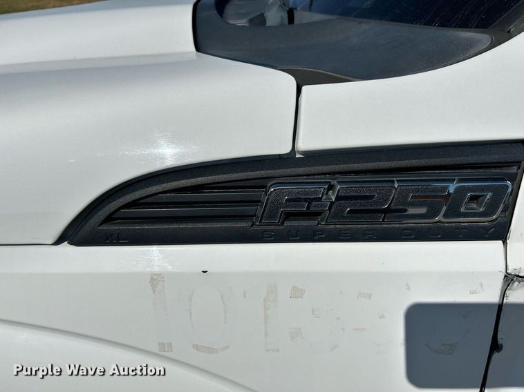 image for item NQ9792 2014 Ford F250  Super Duty XL  utility bed pickup truck