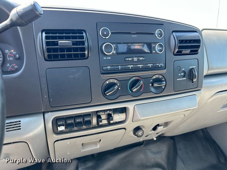 image for item NQ9793 2007 Ford F450 Super Duty  utility / service truck