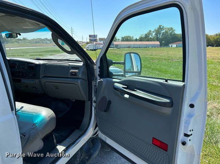 image for item NQ9793 2007 Ford F450 Super Duty  utility / service truck