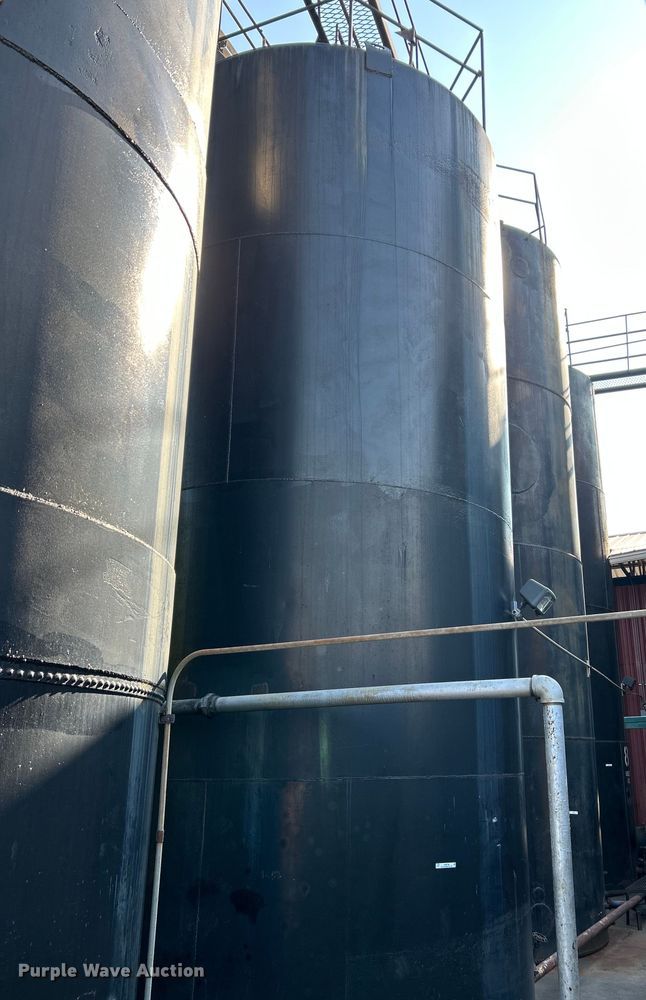 image for item NQ9798 Oil tank