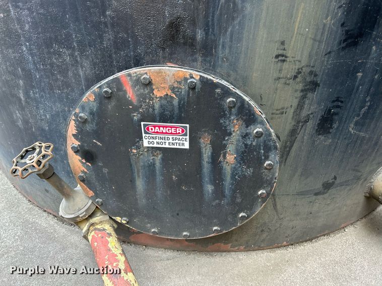 image for item NQ9798 Oil tank