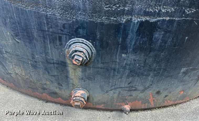 image for item NQ9798 Oil tank