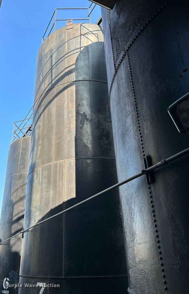 image for item NQ9799 Oil tank