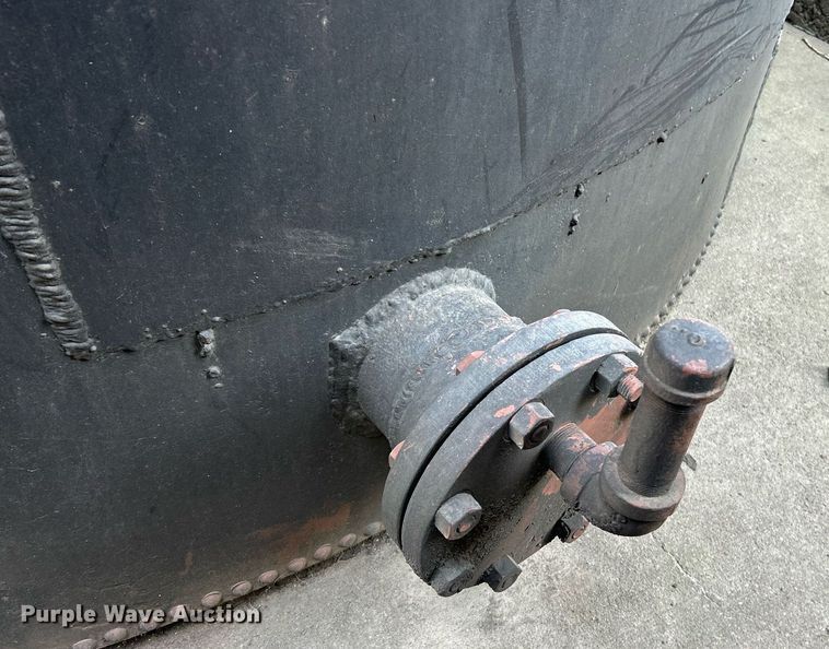 image for item NQ9799 Oil tank