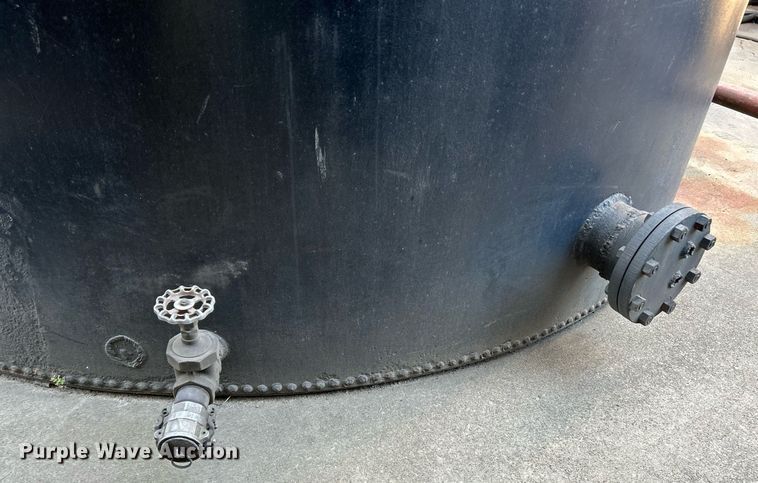 image for item NQ9799 Oil tank