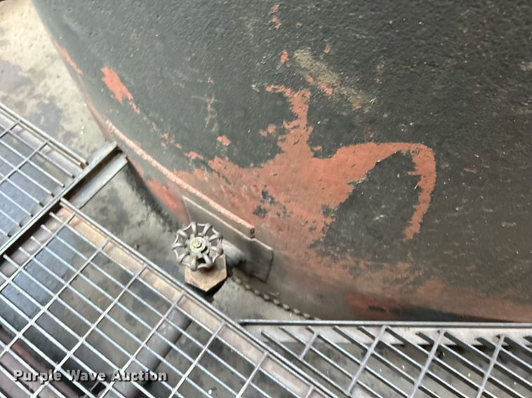 image for item NQ9802 Oil tank