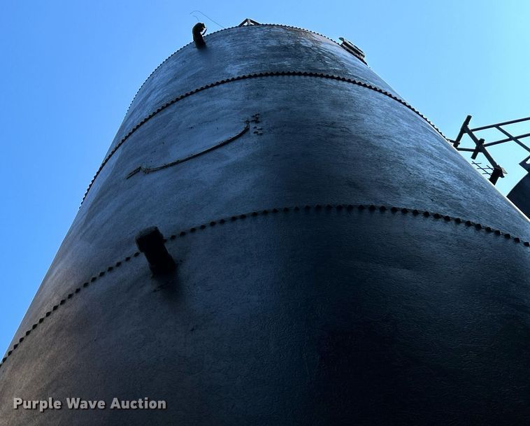 image for item NQ9804 Oil tank