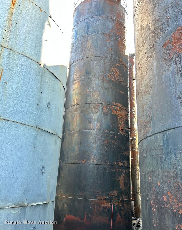 image for item NQ9806 Oil tank