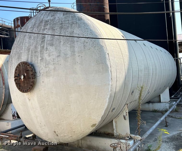 image for item NQ9808 Insulated horizontal oil tank