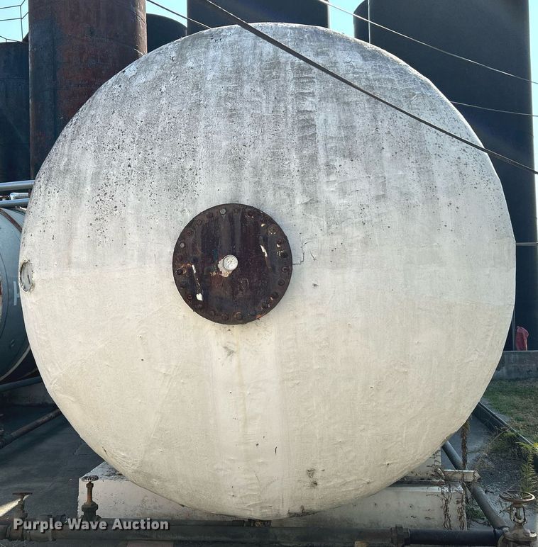 image for item NQ9808 Insulated horizontal oil tank