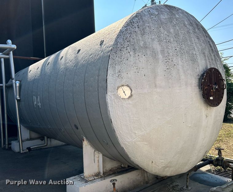 image for item NQ9808 Insulated horizontal oil tank