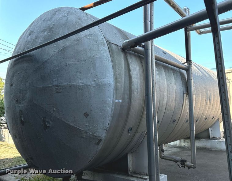 image for item NQ9808 Insulated horizontal oil tank