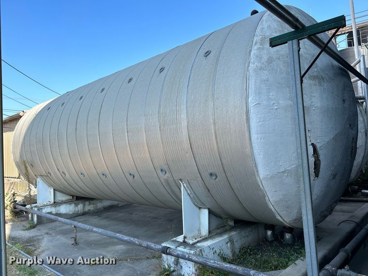 image for item NQ9808 Insulated horizontal oil tank