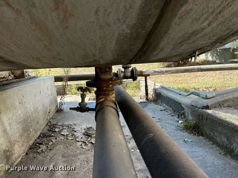 image for item NQ9808 Insulated horizontal oil tank