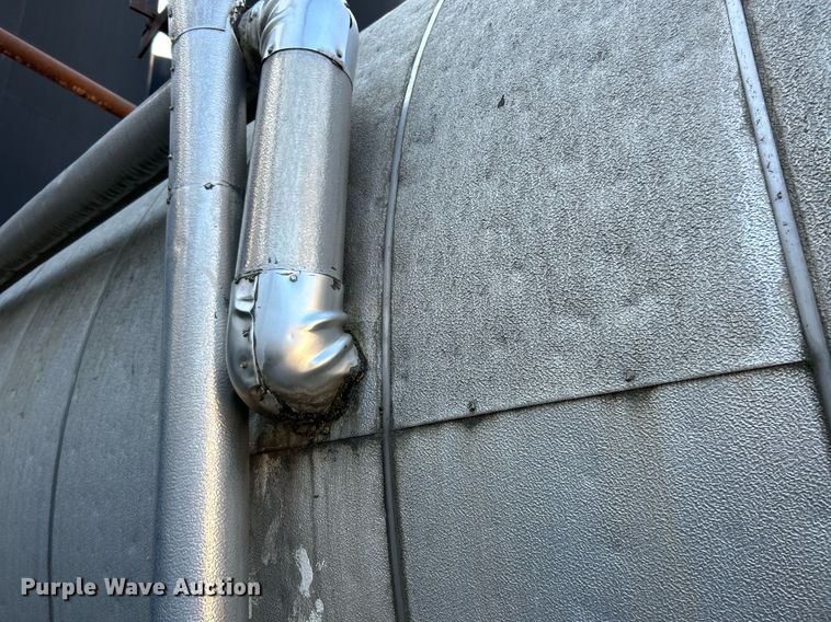 image for item NQ9808 Insulated horizontal oil tank