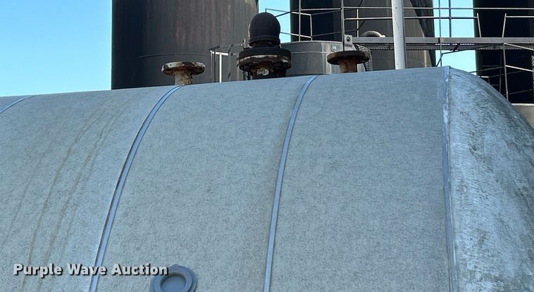 image for item NQ9808 Insulated horizontal oil tank