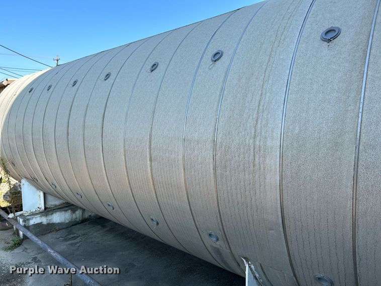 image for item NQ9808 Insulated horizontal oil tank
