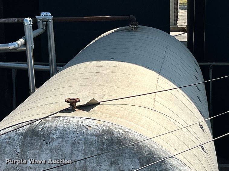 image for item NQ9808 Insulated horizontal oil tank