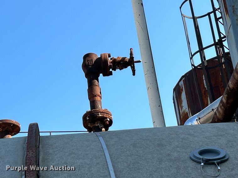 image for item NQ9809 Oil tank