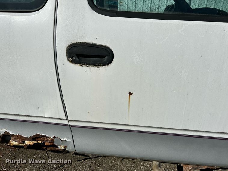 image for item NQ9816 1998 Ford F150 XL  SuperCab pickup truck