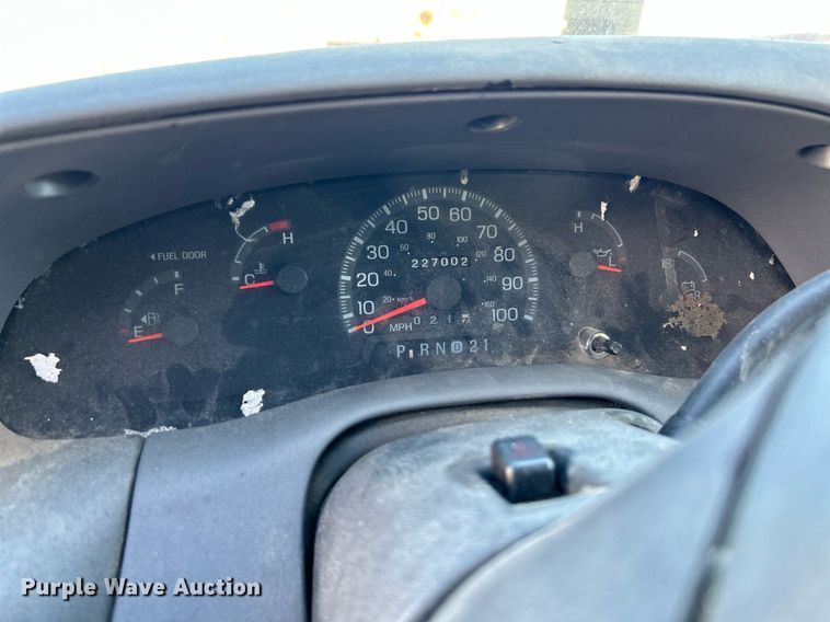 image for item NQ9816 1998 Ford F150 XL  SuperCab pickup truck