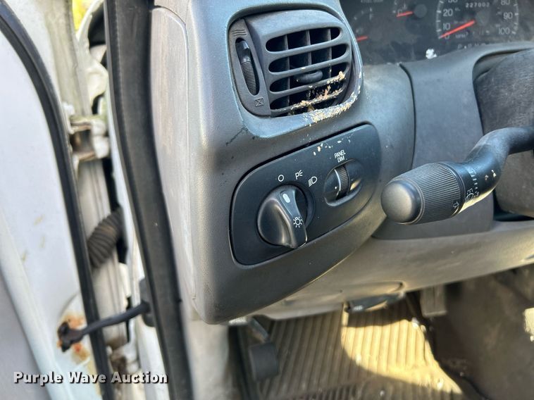 image for item NQ9816 1998 Ford F150 XL  SuperCab pickup truck