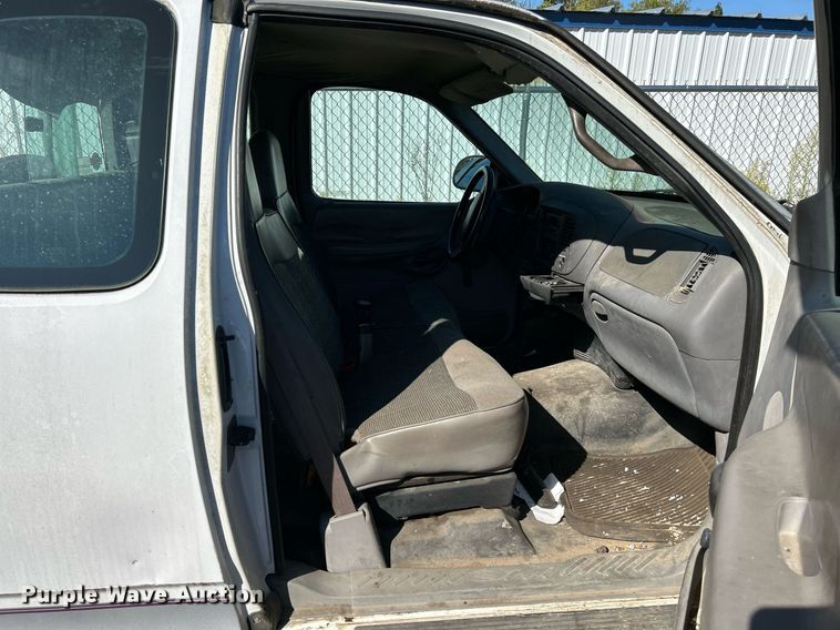 image for item NQ9816 1998 Ford F150 XL  SuperCab pickup truck